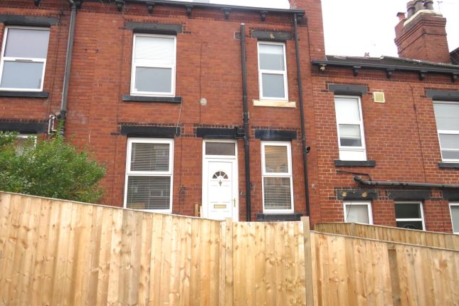 Thumbnail Property to rent in Wetherby Grove, Burley, Leeds