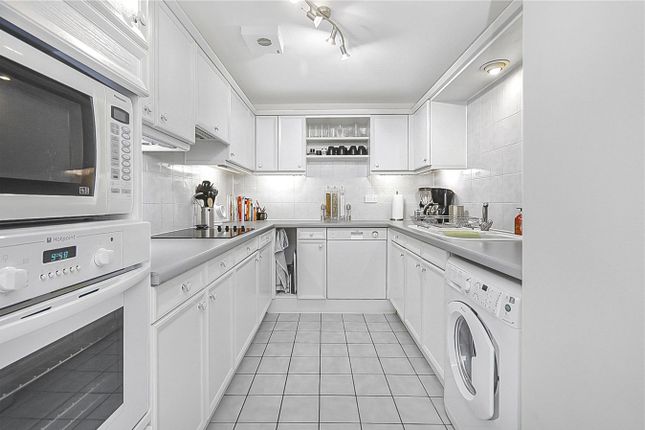 Apartment 20, Hampton Court, King & Queen Wharf photo 4