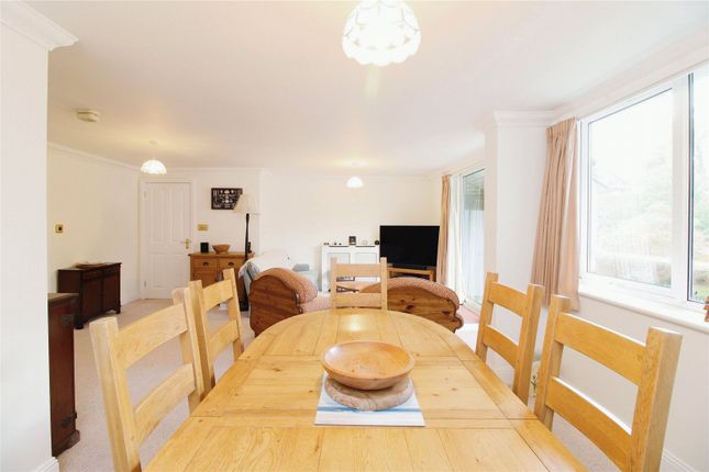 Flat for sale in Winton Hill, Stockbridge, Hampshire