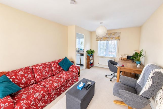 11, Percival Close, Lee-On-The-Solent photo 2