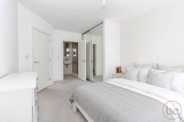 Flat 206, Peregrine House Bedwyn Mews, Reading photo 4