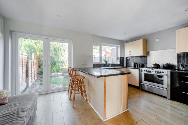 9, Kew Close, Birmingham photo 3
