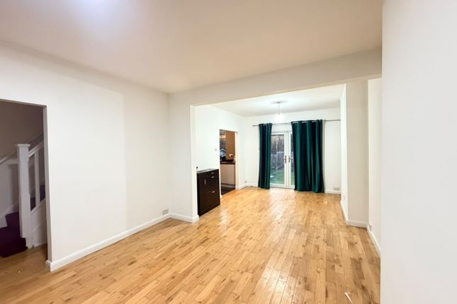 Bramdean Crescent, London photo 2