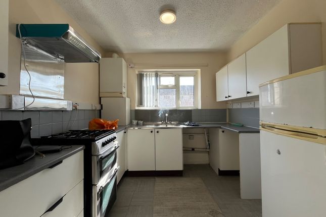 1-bed flat on 4, Darrell Close, SLOUGH, £1,800/mo