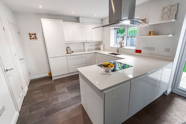 92a Manchester Road, High Peak photo 2