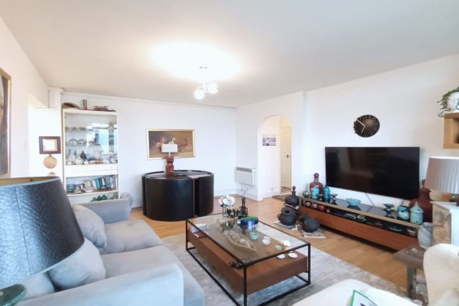 1-bed flat on Stuart Tower, Maida Vale, London, £500,000