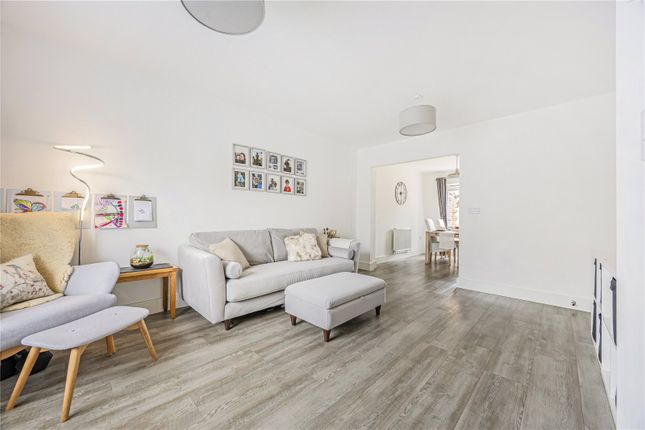 17, Chestnut Avenue, Meon Vale photo 2