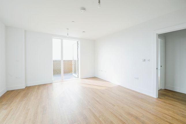 Flat for sale in Park Rise, Sunrise Avenue, Hornchurch