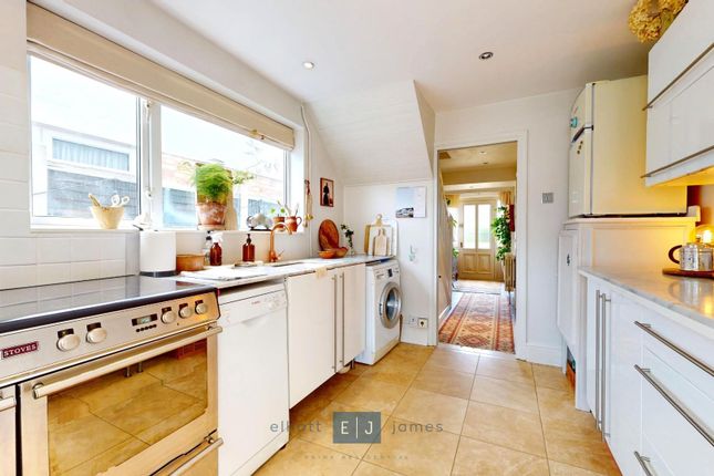 34, Rochford Avenue, Waltham Abbey photo 4