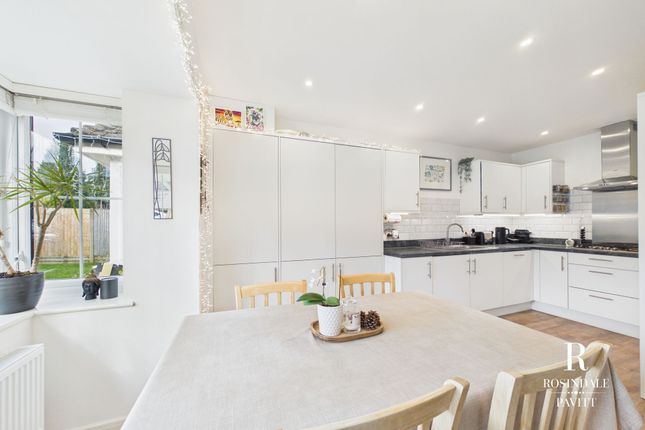 15 Diamond Jubilee Way, Carshalton photo 3