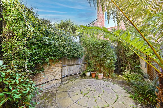 2, Hillfield Road, LONDON photo 4