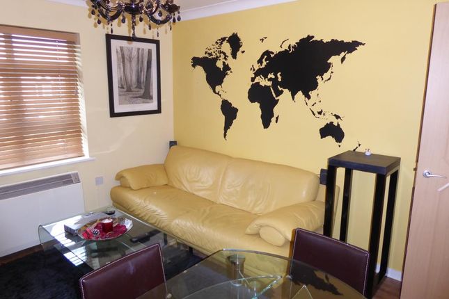 Flat 12, St. James Court, Staines-upon-Thames photo 4