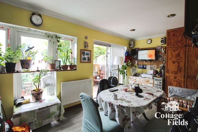 11 Grasvenor Avenue, Barnet photo 4
