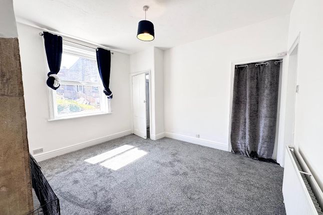 16, Yates Lane, Huddersfield photo 5