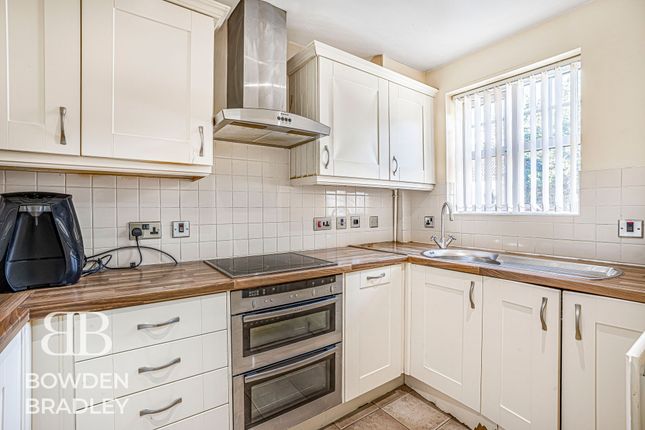 13 Wroxham Way, Fairlop photo 3