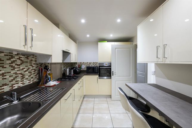 Witney Road, Crawley photo 4