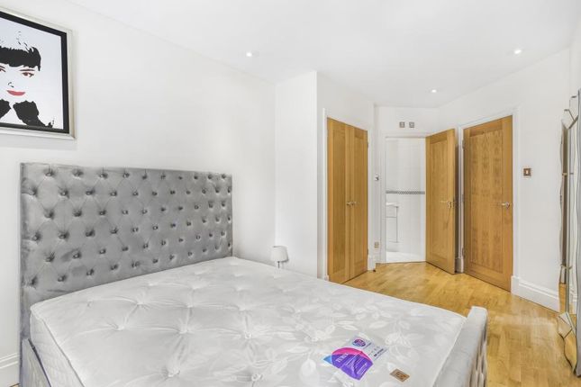 129, Warren House, Warwick Road, London photo 4