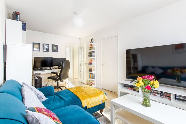 Flat for sale in Gladbeck Way, London