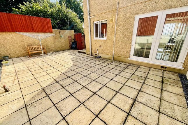18, Blaen Nant, Llanelli photo 3