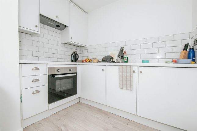 Flat for sale in Cromwell Square, Ipswich