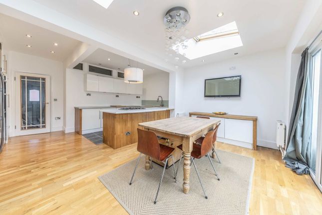 92, Leithcote Gardens, London photo 4