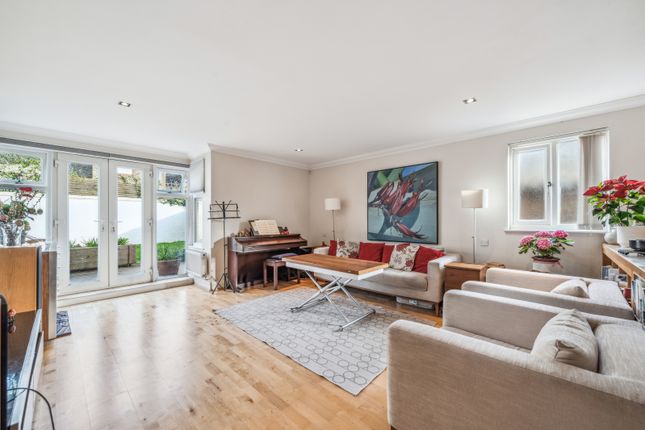 Flat for sale in Balham High Road, London