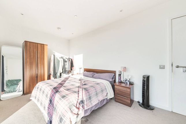 Flat to rent in Walworth Road, Elephant And Castle