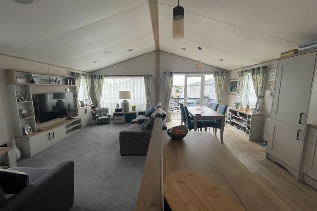 44, BEACH RETREAT, Pevensey BAY photo 2