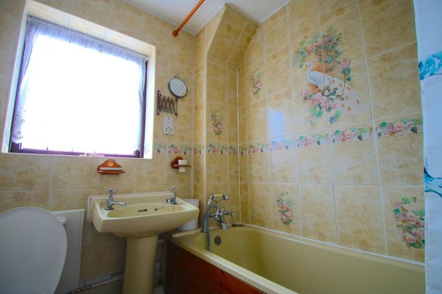 Thumbnail Property to rent in Hickman Close, London