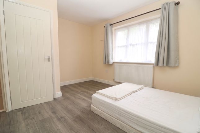 181, Newmarsh Road, Thamesmead photo 4