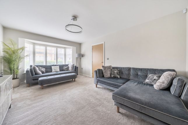 15, Teasel Crescent, Dunstable photo 3