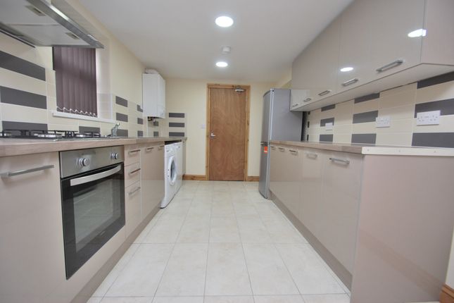 6-bed terraced on Richards Street, Cardiff, £3,300/mo