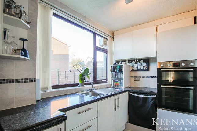 377, Hough Fold Way, Bolton photo 2