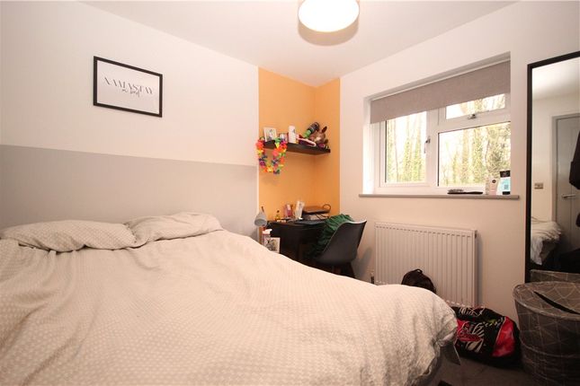 Thumbnail Property to rent in Greville Close, Guildford, Surrey