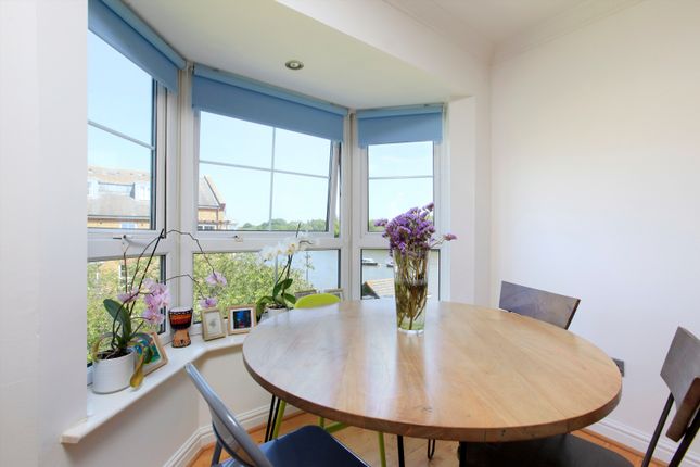 Flat for sale in Osier Mews, Chiswick, London