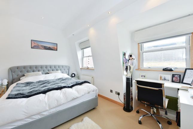 Flat to rent in Devonshire Place Mews, London