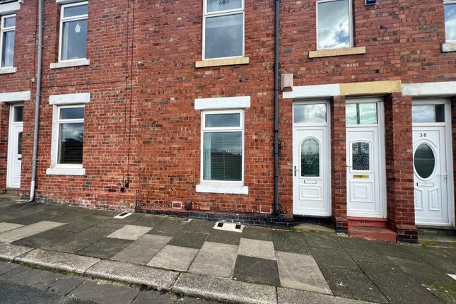 Flat to rent in Collingwood View, North Shields