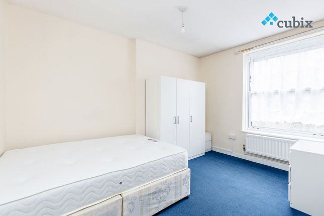 Flat to rent in Tanners Hill, London