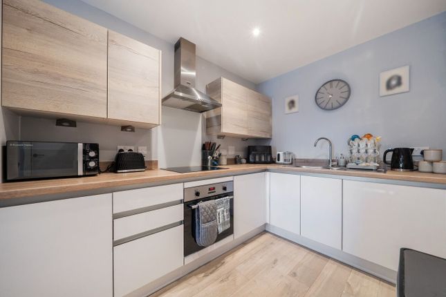 Flat Twenty, Emerald House, Orpington photo 4