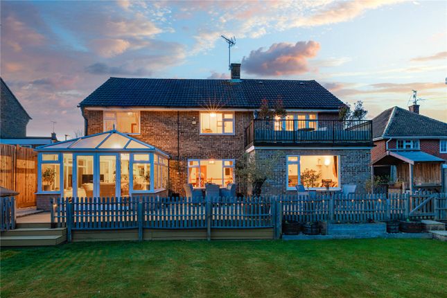 2, Beech Close, Godalming photo 3