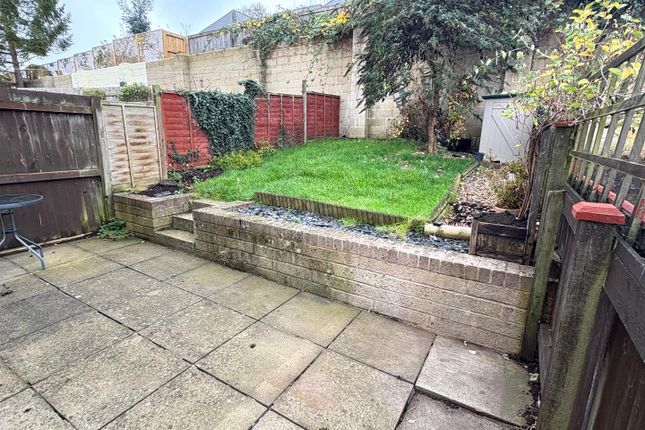 20, Dykes Mews, Swindon photo 4