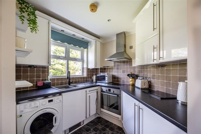 19, Wren Court, Warlingham photo 3