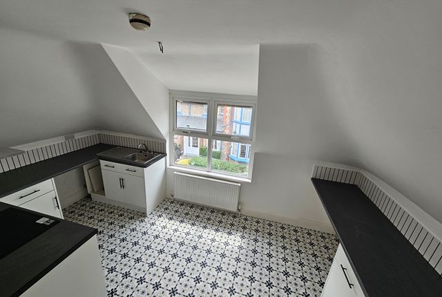 Flat 3, 15, Woodland road West Conwy, Colwyn Bay photo 3