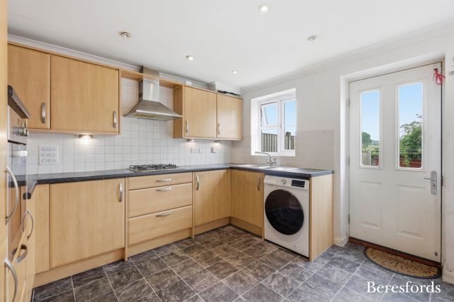 17, Paignton Close, Romford photo 3
