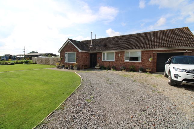Bungalow to rent in Crows Lane, Bridgwater