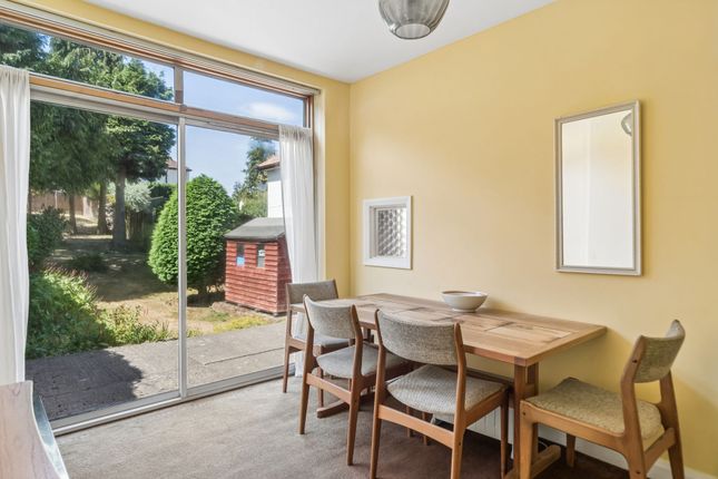 18 Vivian Gardens, Watford photo 4