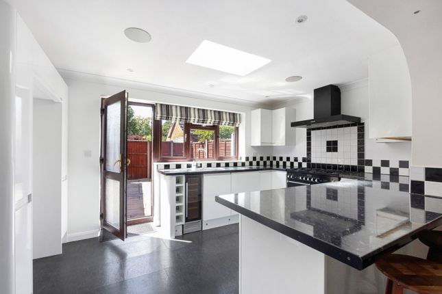 25b, Croft Gardens, Cheltenham photo 2