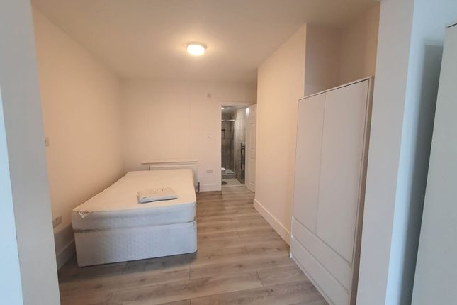 ROOM 1, 45 Tudor Road, Hayes photo 3