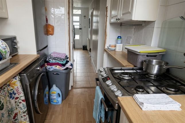 71, Benhurst Gardens, South Croydon photo 2