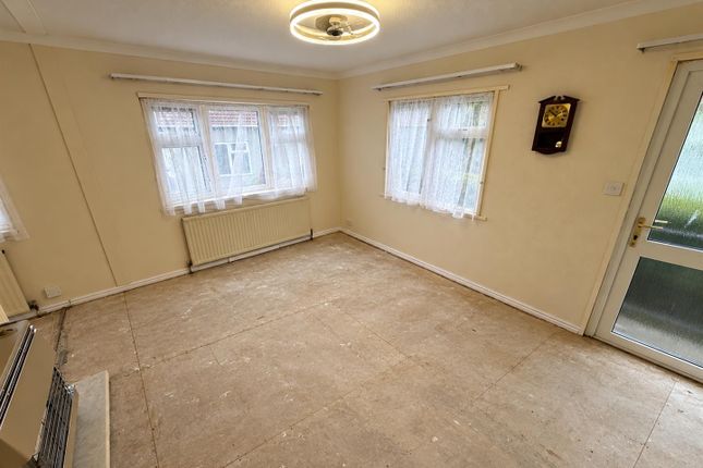 11, The Beeches, Woodbine Close, Waltham Abbey photo 3